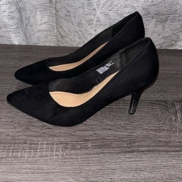 Time & Tru Black Faux Suede Slip On Pointed Toed Business Casual Heels Size 9 - Picture 2 of 8